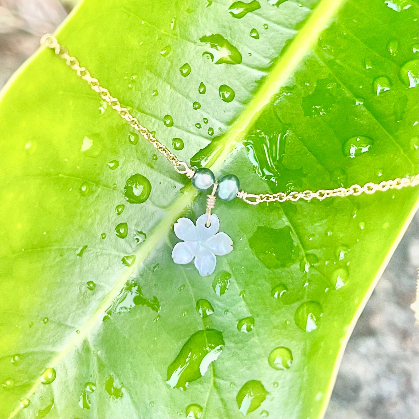 Anklets White Plumeria with pearl Gold chain