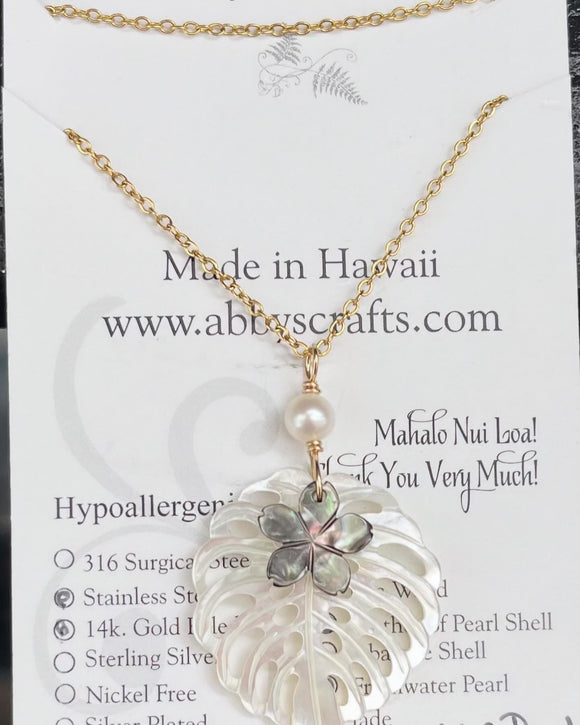 Monstera & Flower with Pearl Gold Necklace