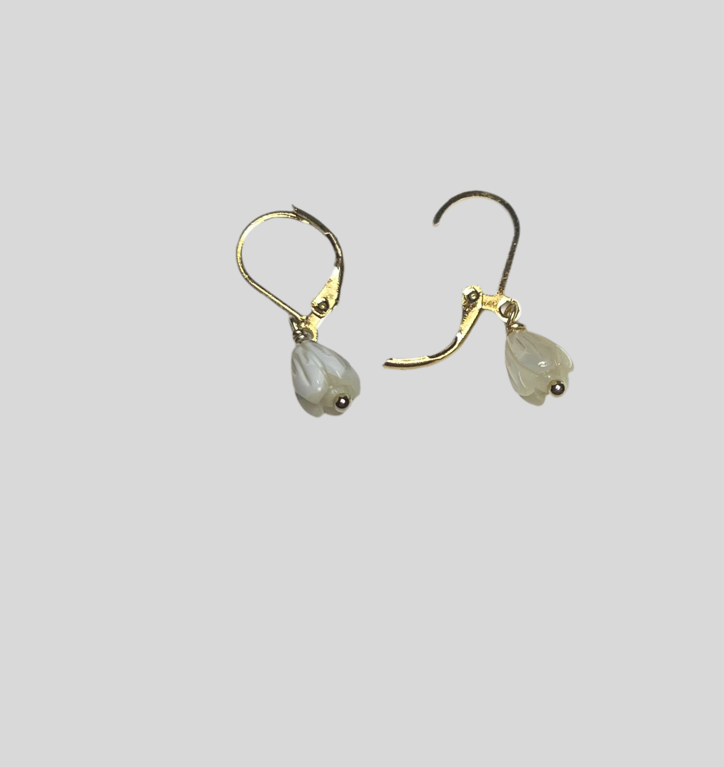 Pikake Flower white Mother pearl Shell earrings