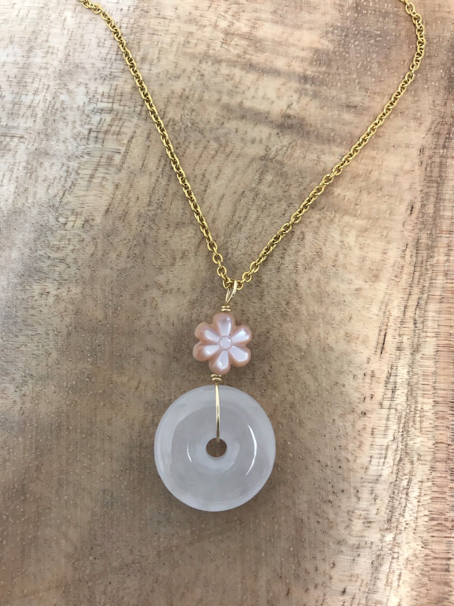 Jade and Flower Necklace Gold